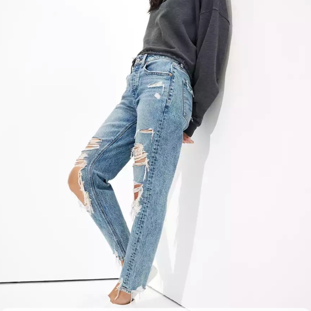 American Eagle tomgirl distressed jeans - brand new!